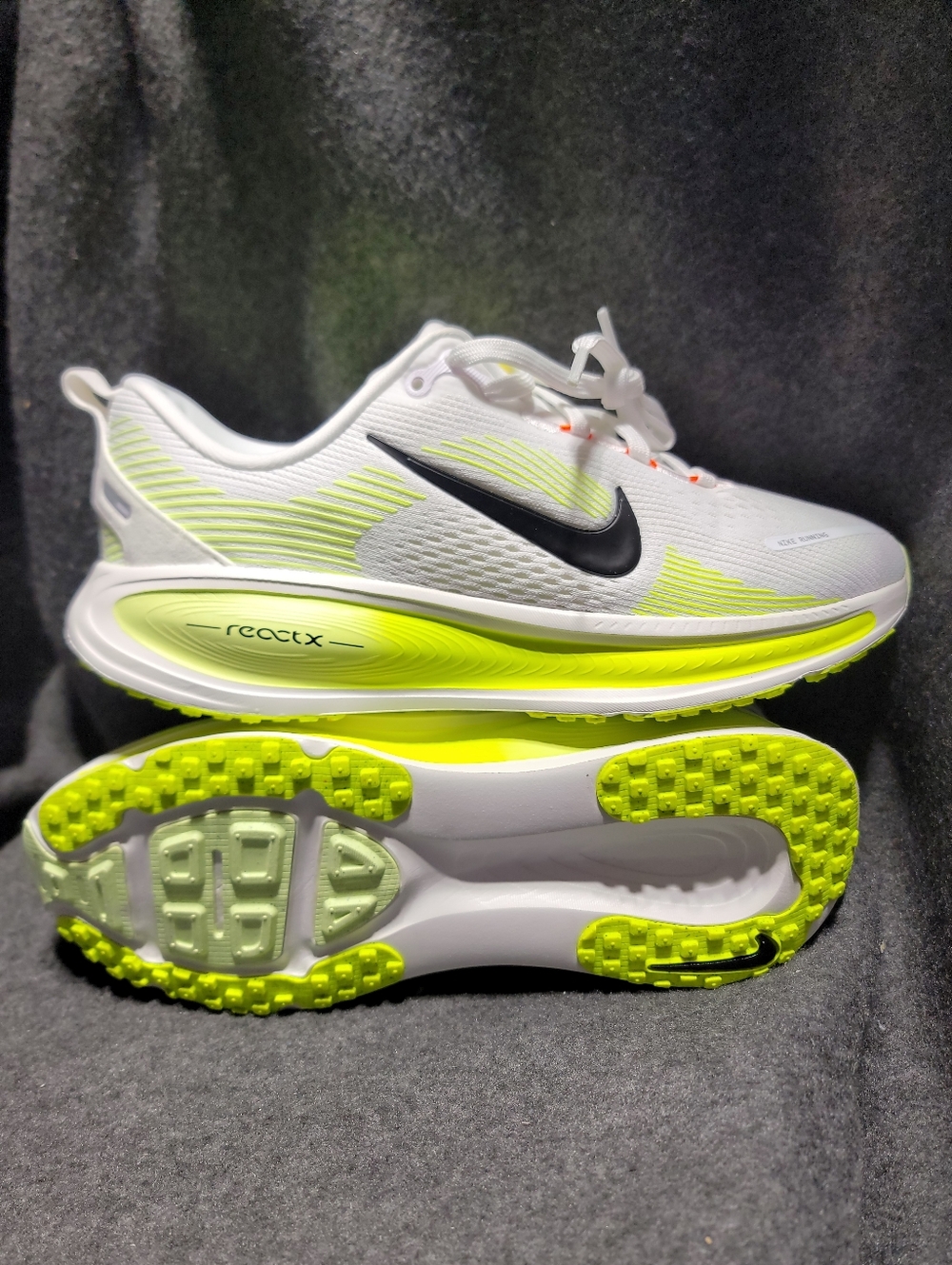 Nike Vomero 18 Size 5 YOUTH/ 6.5 Women